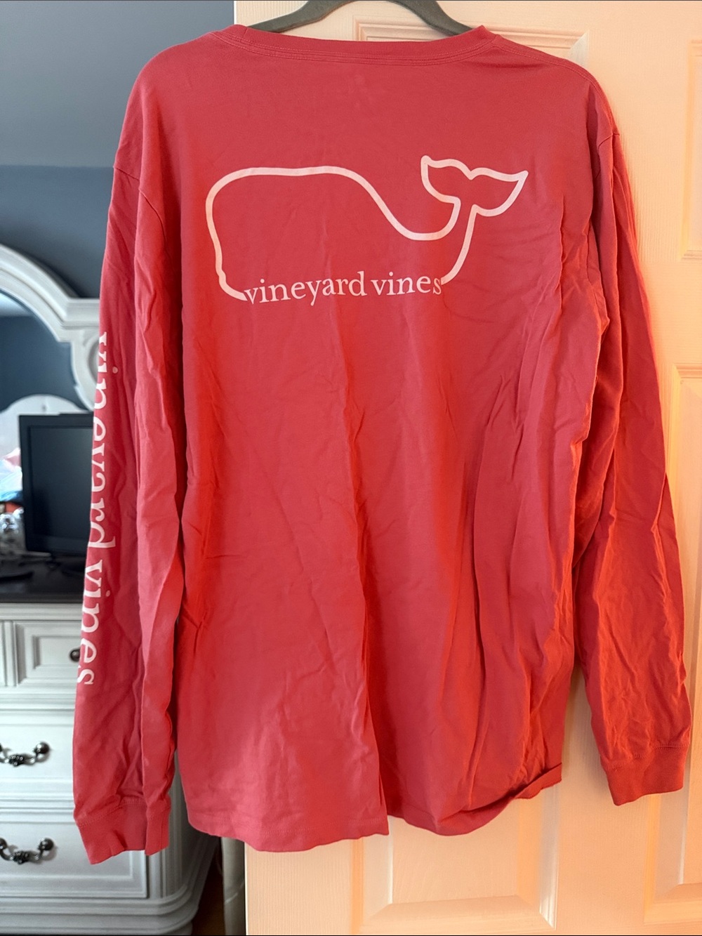 Vineyard Vines Men’s Long-Sleeve Tee in Coral with White Whale Logo